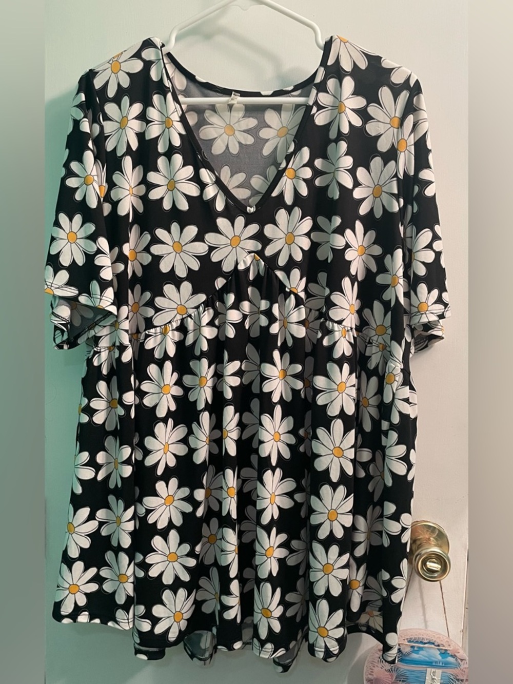 Voll Black Daisy Print V-Neck Women’s Top